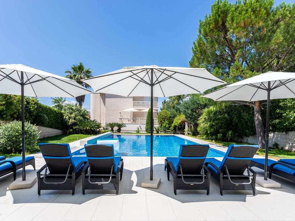 Große Ferienwohnung mit Pool, Garten und Terrasse - Postira