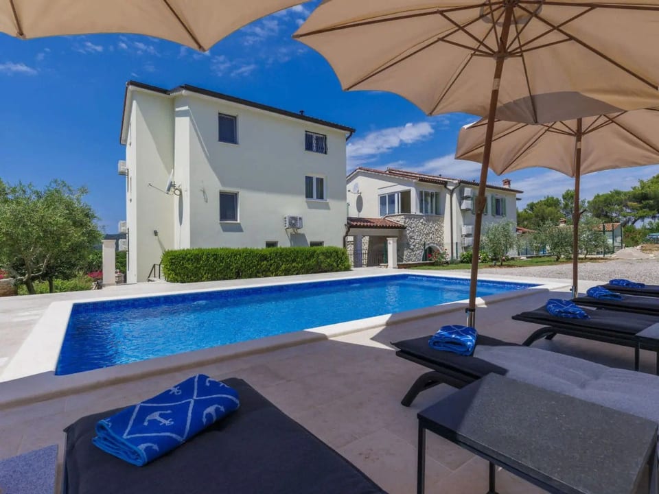 Schöne Villa Camellia mit privatem Pool - Trget