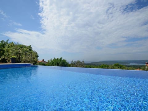 Tonina house