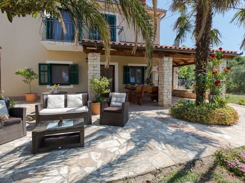 Tonina house