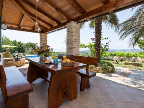 Tonina house