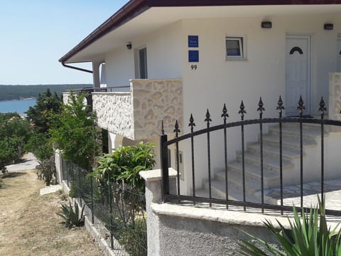 Neu erbautes Apartment mit großem Balkon