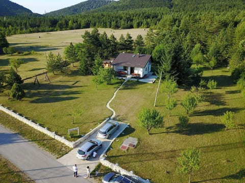 mit Garten, Grill und Terrasse