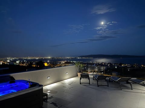 "Magnificent Lux View"