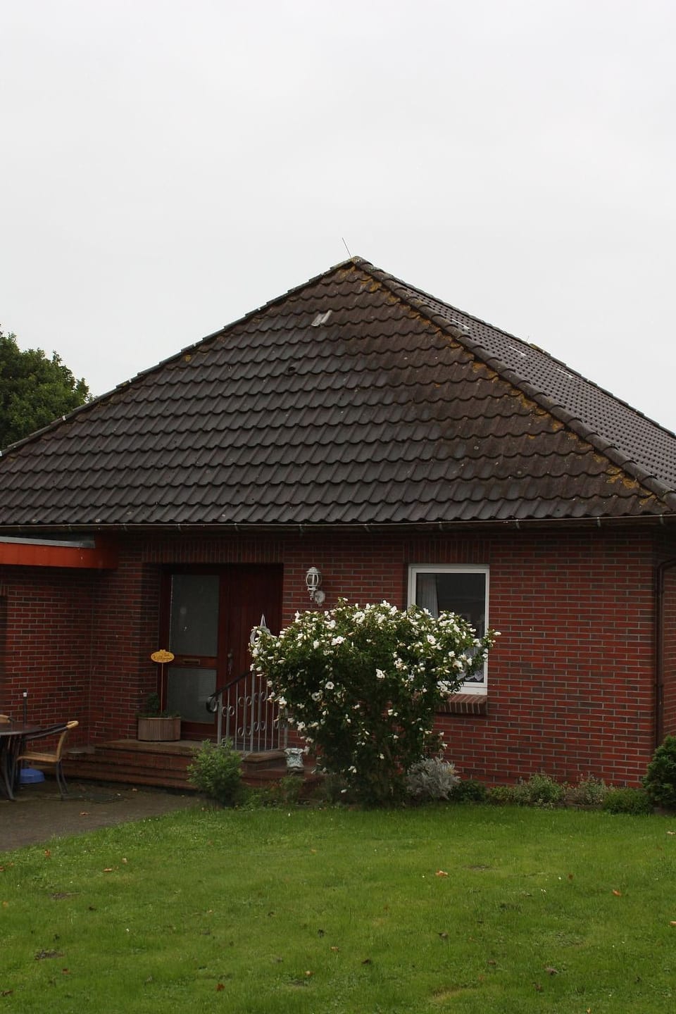 mit kleinem Garten und Grill - Stadland