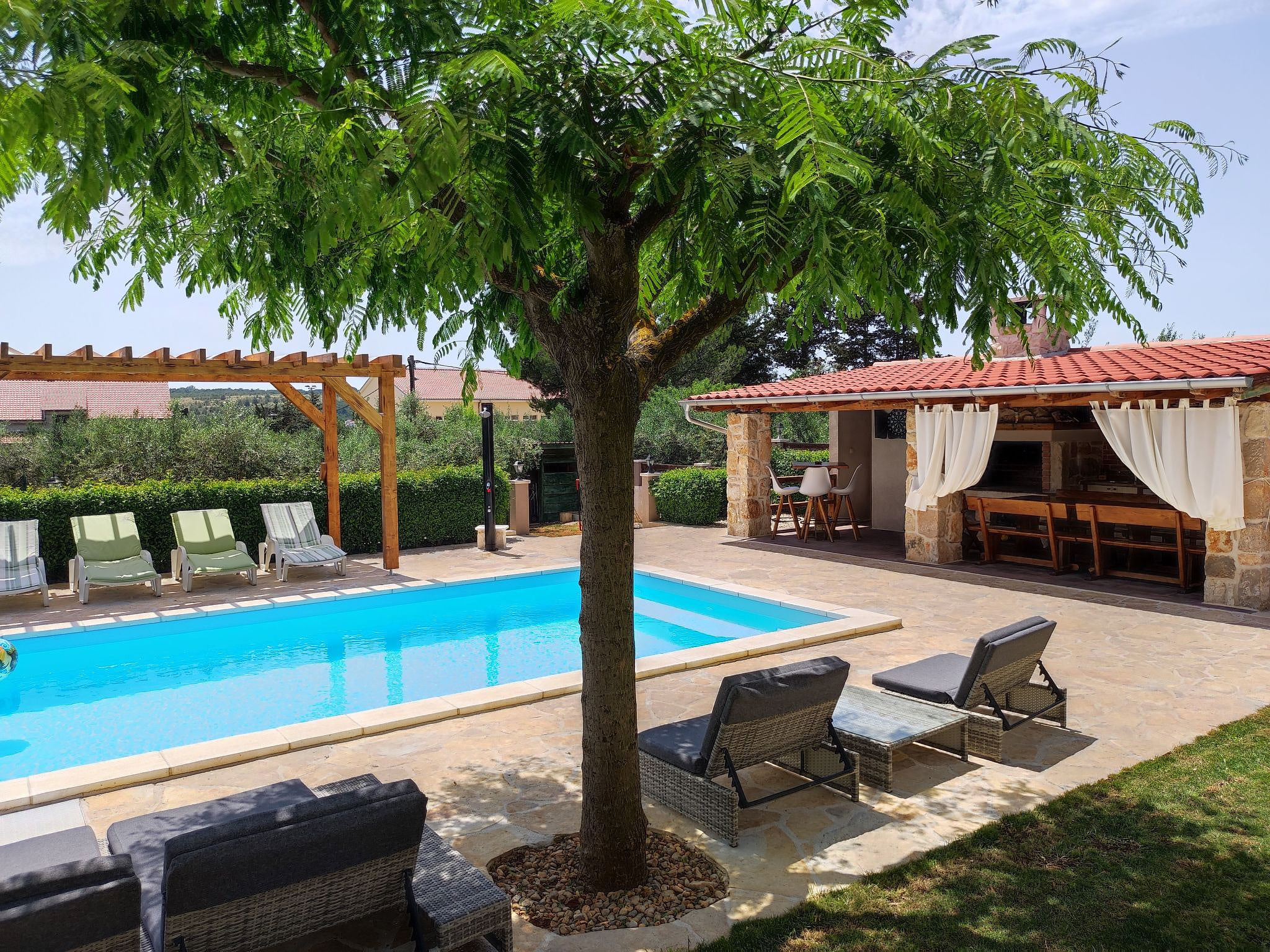 Angenehmes Haus in Posedarje mit großem Garten