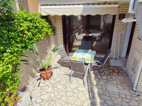 "Jela" mit Terrasse