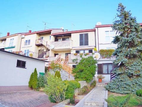 "Jela" mit Terrasse