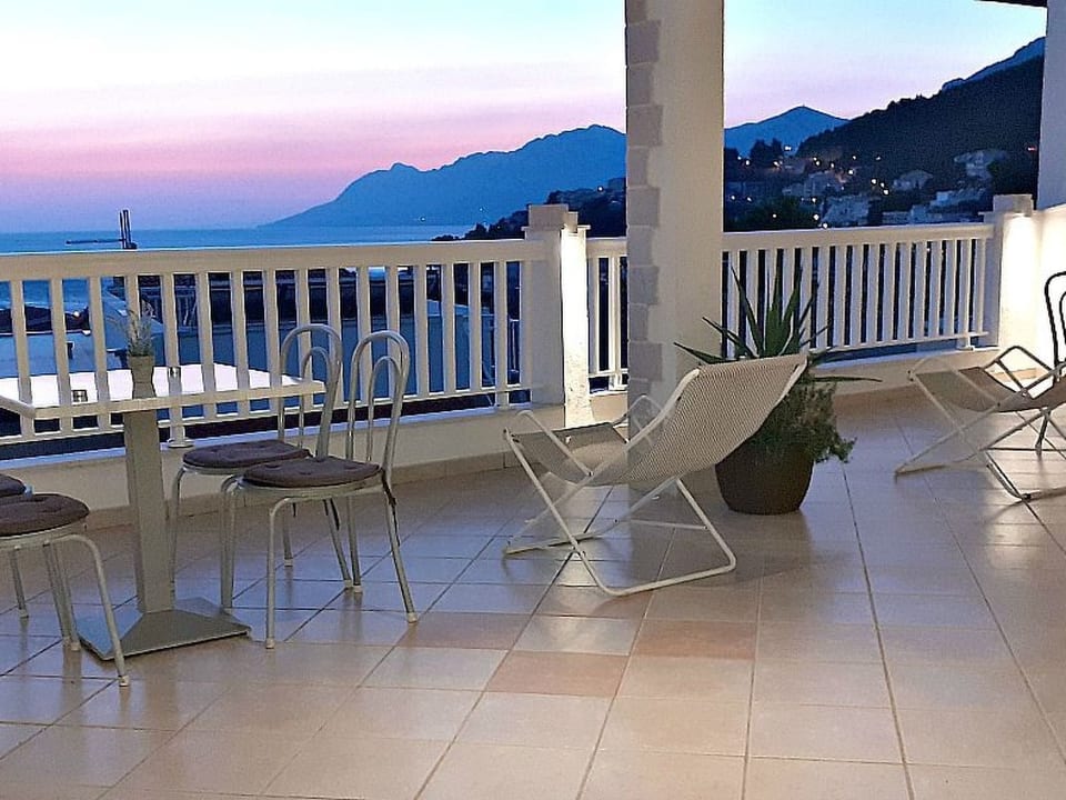 mit Terrasse und herrlichem Ausblick - Baška Voda