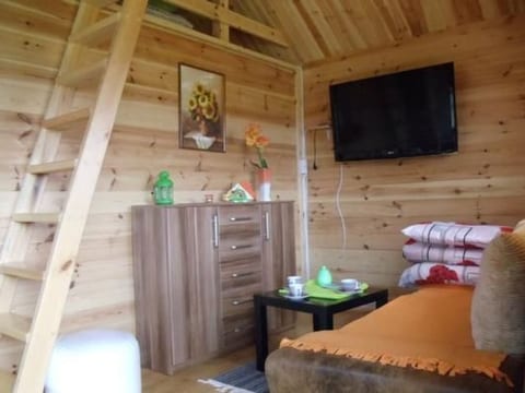 Gemütliches Holzferienhaus mit Grill und Garten