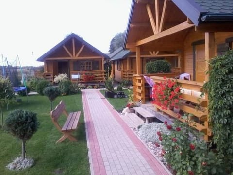 Gemütliches Holzferienhaus mit Grill und Garten