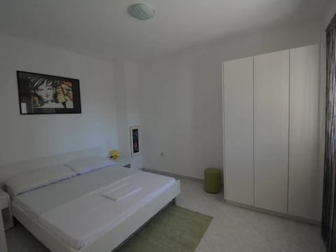 Studio-Apartment für 3 Personen (Meerblick, Klima, Sat-TV, grosse Terrasse, pri