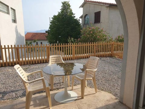 Studio-Apartment für 3 Personen (Meerblick, Klima, Sat-TV, grosse Terrasse, pri