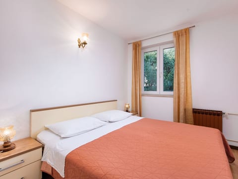Schöne Wohnung "Apartman Mira 2"
