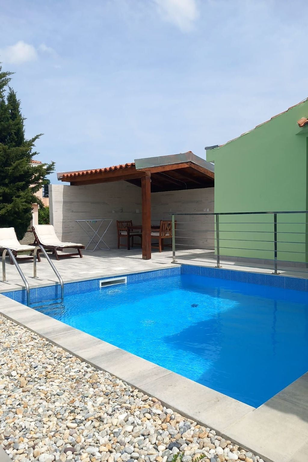 Wohnung in Ljubač mit Großem Garten