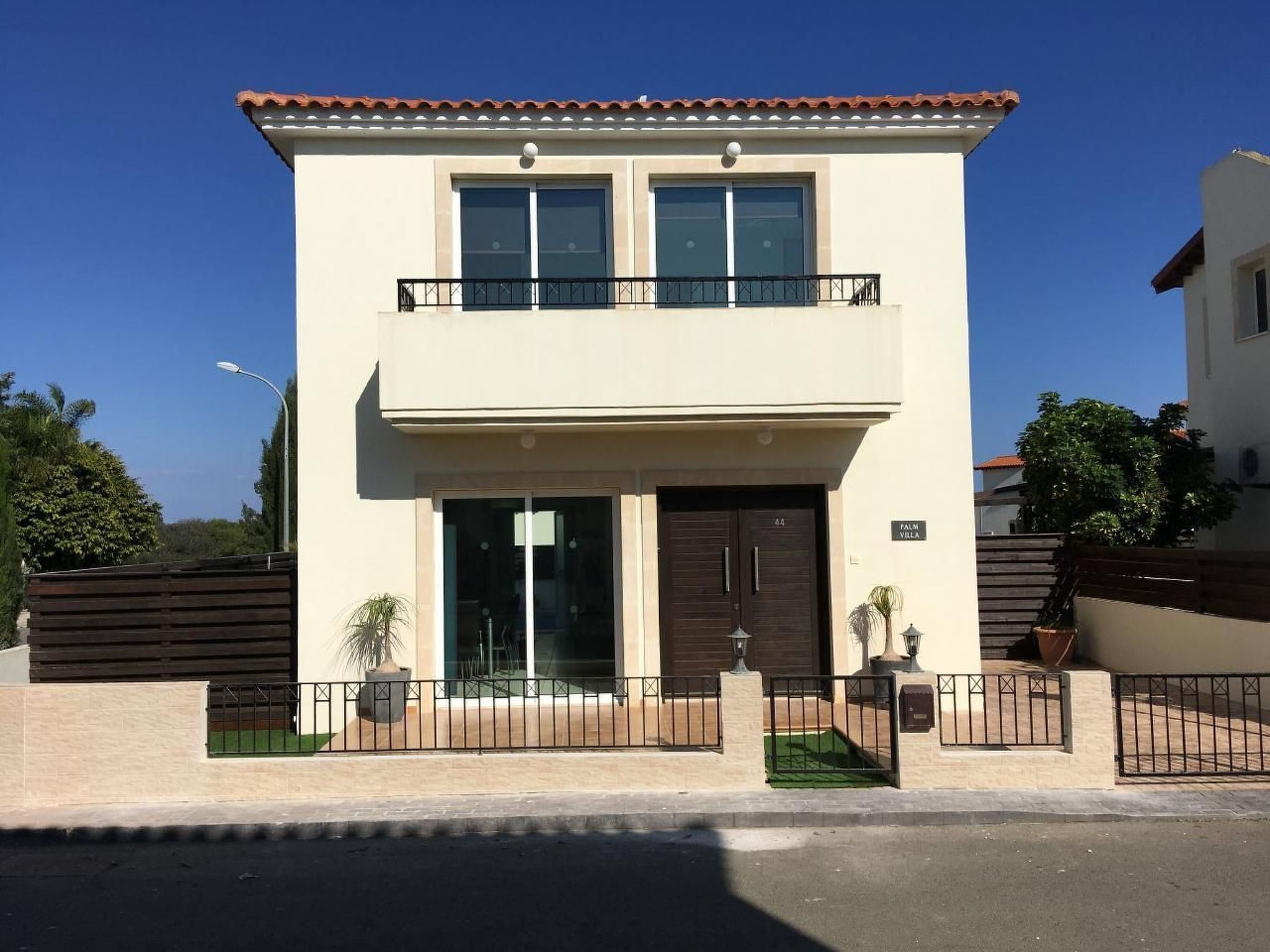 "Palmenvilla" mit privatem Balkon