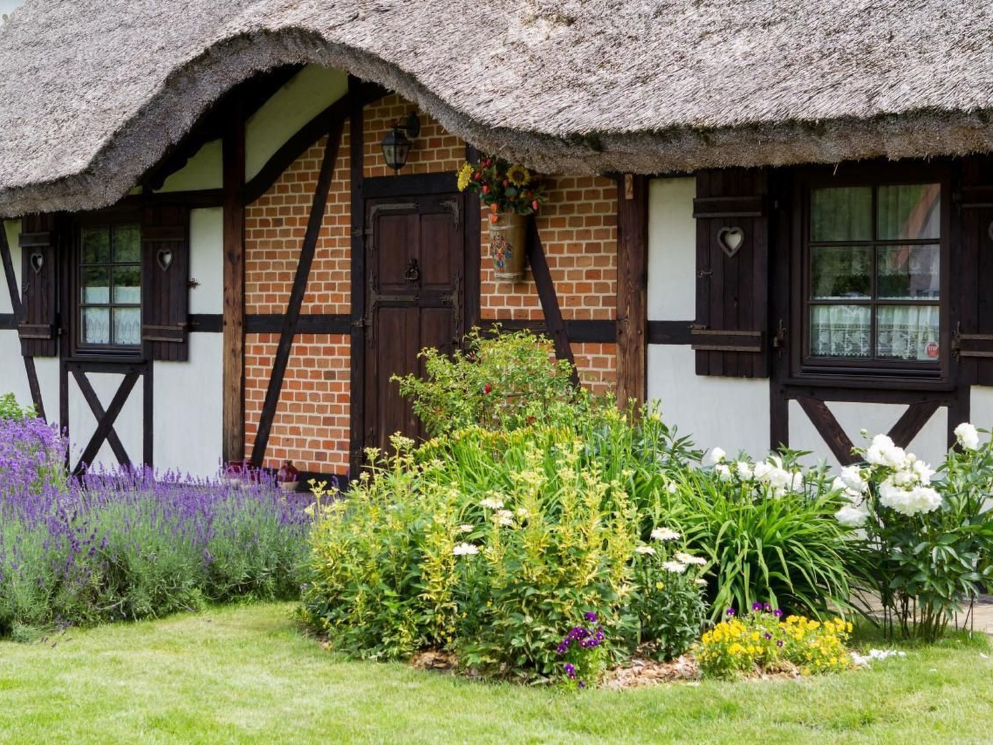 in Gąski mit Gepflegtem Garten