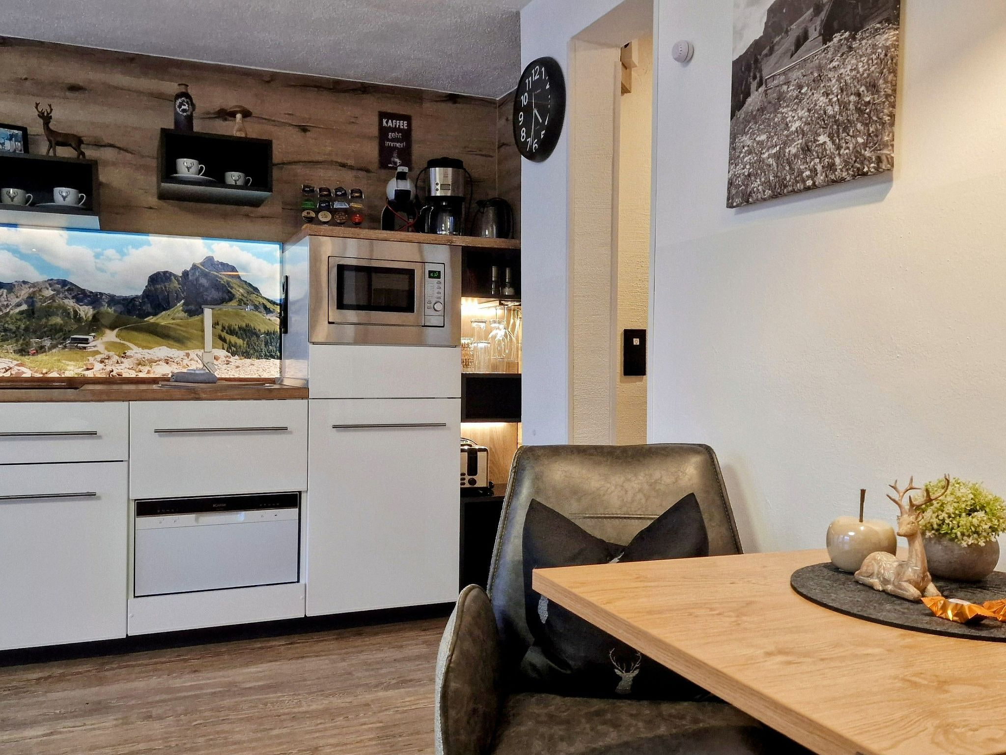 Studio mit Küche, Bad und Süd Balkon und Bergblick