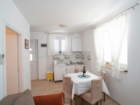 Schöne Wohnung in Sveti Filip I Jakov mit privatem Parkplatz