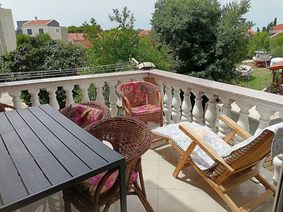 Moreta - Luce mit Terrasse - Biograd na Moru