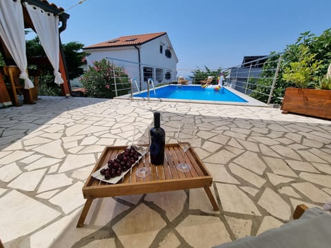 mit privatem Pool und Sauna
