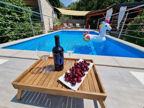 mit privatem Pool und Sauna