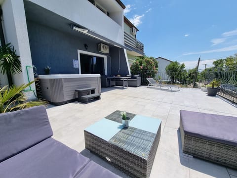 mit privatem Pool und Sauna