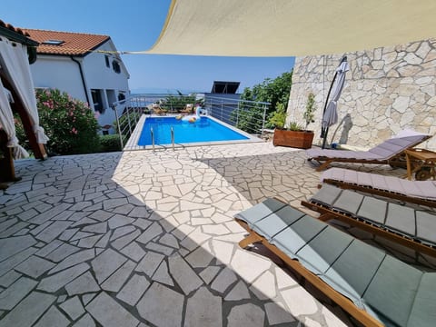 mit privatem Pool und Sauna
