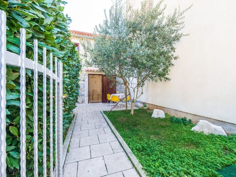 in Sukošan mit Privatem Garten