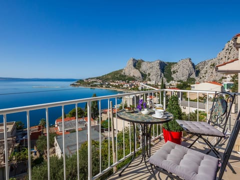 Große Wohnung in Omiš mit Möbliertem Balkon