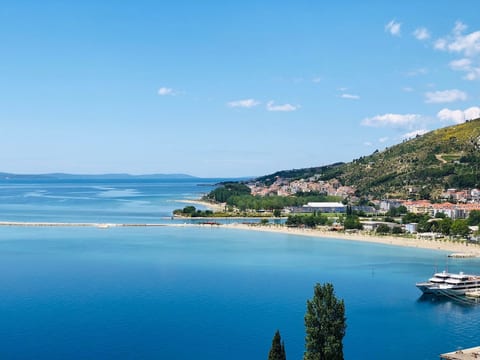 Große Wohnung in Omiš mit Möbliertem Balkon