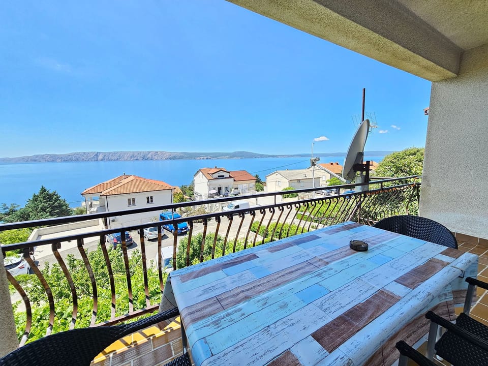 Appartamento per 7 persone con terrazza e vista mare - Novi Vinodolski