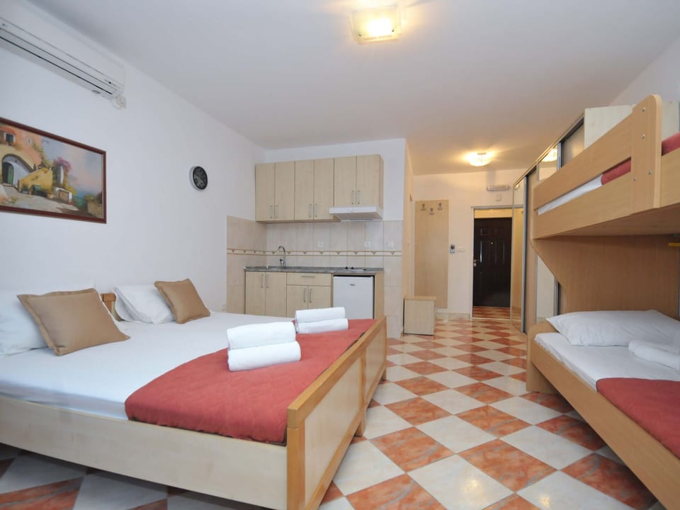 Charmante Wohnung in Centar mit französischem Balkon - Bigova