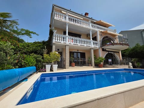 Appartement mit Balkon und Meerblick