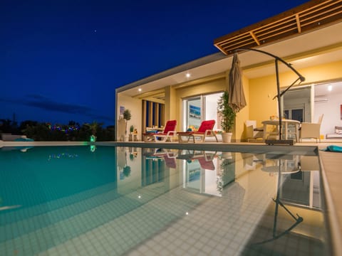 mit Privatpool für 6 Personen