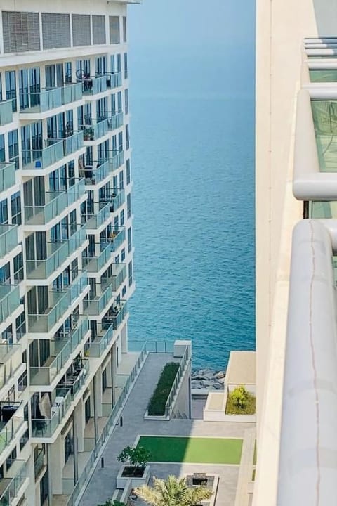 Luxuriöse 2-Schlafzimmer-Wohnung direkt am Strand
