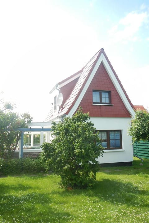 Behagliches Ferienhaus mit Garten und Terrasse