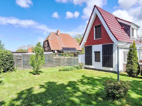 Behagliches Ferienhaus mit Garten und Terrasse