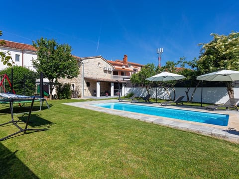 Haus Furlani mit schönem Garten und privatem Poo