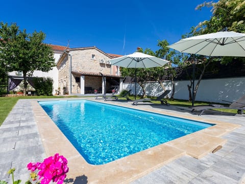 Haus Furlani mit schönem Garten und privatem Poo
