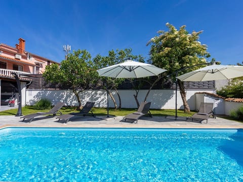 Haus Furlani mit schönem Garten und privatem Poo