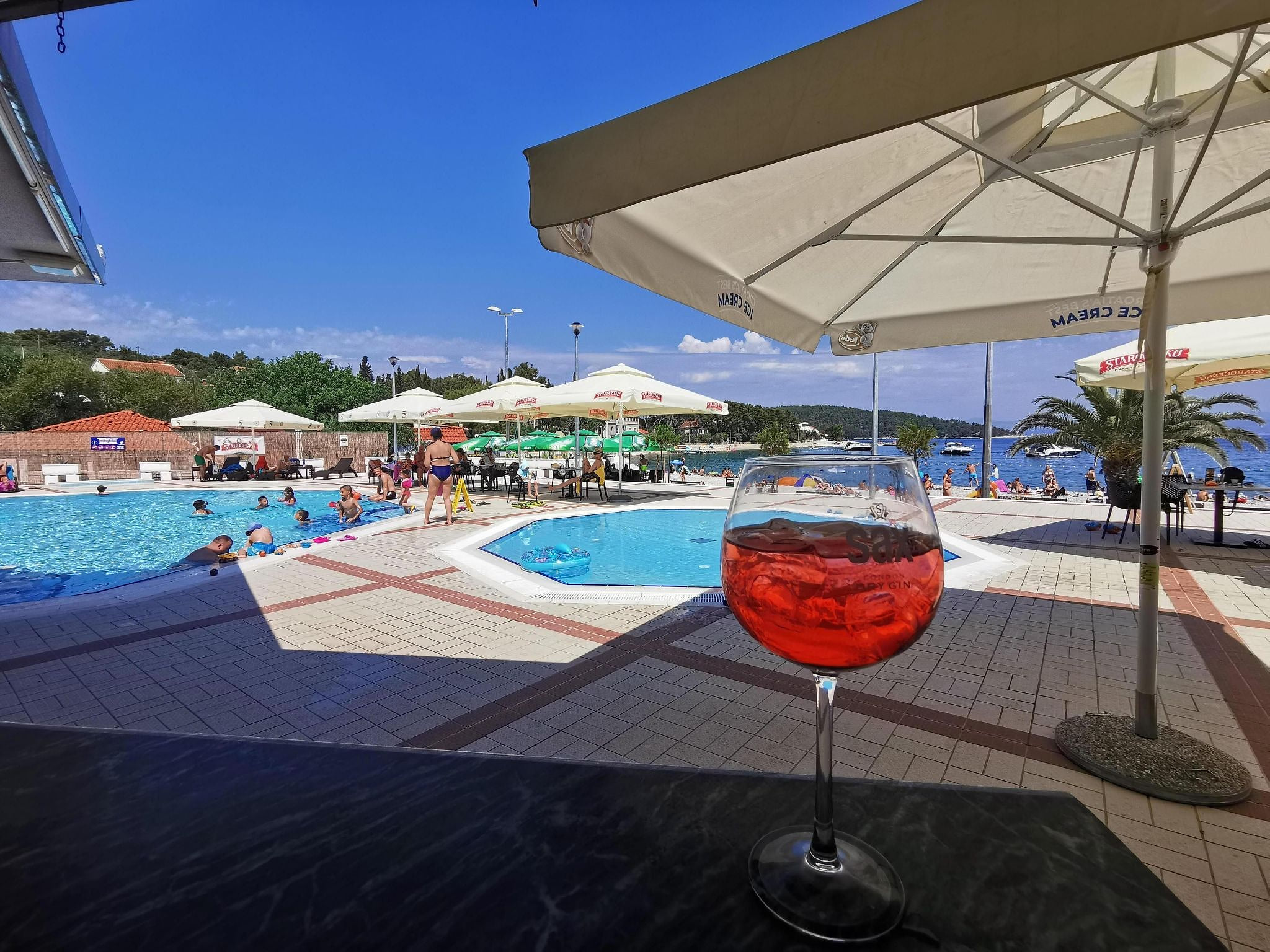 Apartment Bella mit Balkon und Terrasse in Necujam