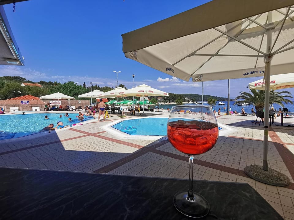 Appartement Bella avec balcon et terrasse à Necujam - Donje Selo