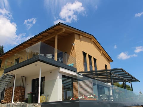 Freistehendes Ferienhaus mit Blick auf den See