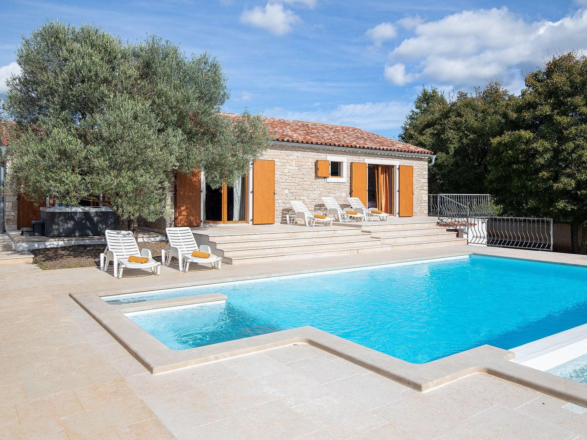 Haus in Bertoši mit privatem Pool