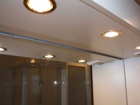 2. Etage Doppelbettzimmer ca. 20m² mit Balkon und Panoramameerblick Villa Mili