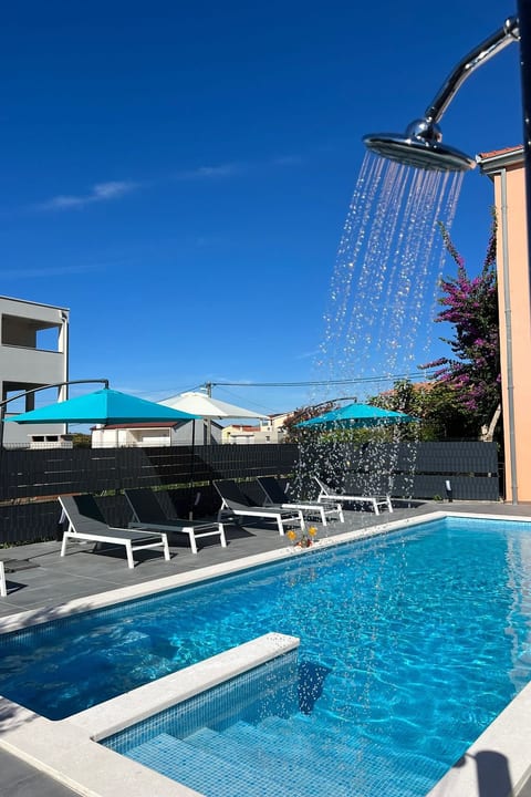 Moderne Meerblick ap.1 mit Pool und Terrasse bbq in der Nähe von Split Trogir