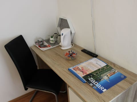 Schönes Gästezimmer mit großer Sonnenterrasse