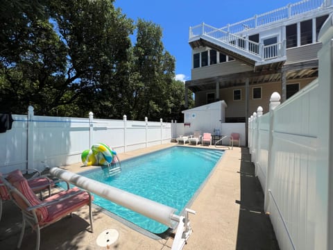 Pool… note solar cover not included with rental