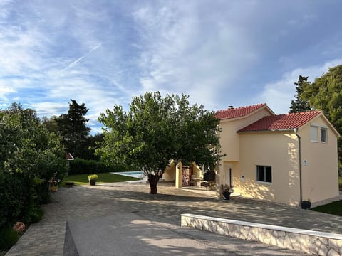 Großes Ferienhaus zur alleinigen Nutzung mit Pool